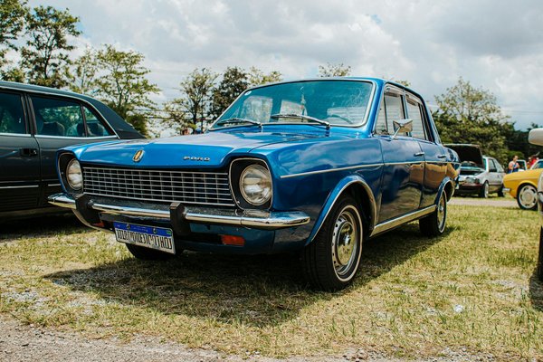 La Petite Robe Noire : Le Secret de votre Éclat Nocturne Incontournable !